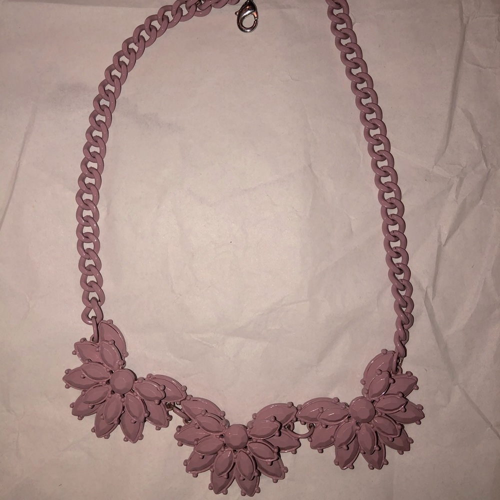 Mauve chained necklace
